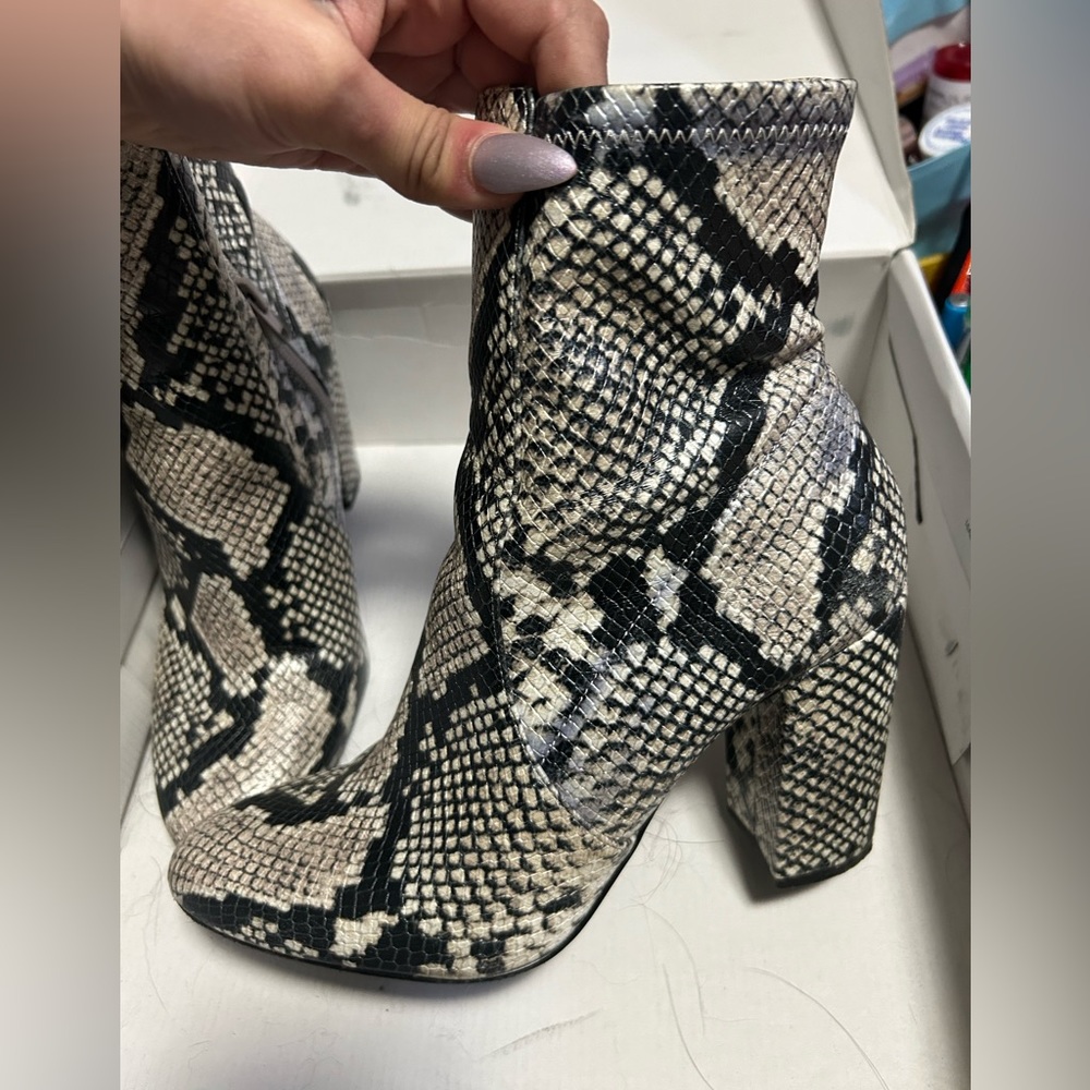 Aldo lightly worn snakeskin prints, ankle boots